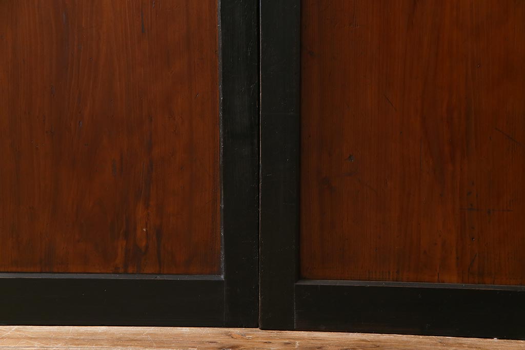 和製アンティーク　ヒノキ材　黒の縁がモダンな帯戸4枚セット(板戸、引戸、建具)