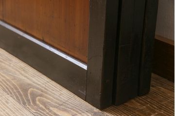 和製アンティーク　ヒノキ材　黒の縁がモダンな帯戸4枚セット(板戸、引戸、建具)