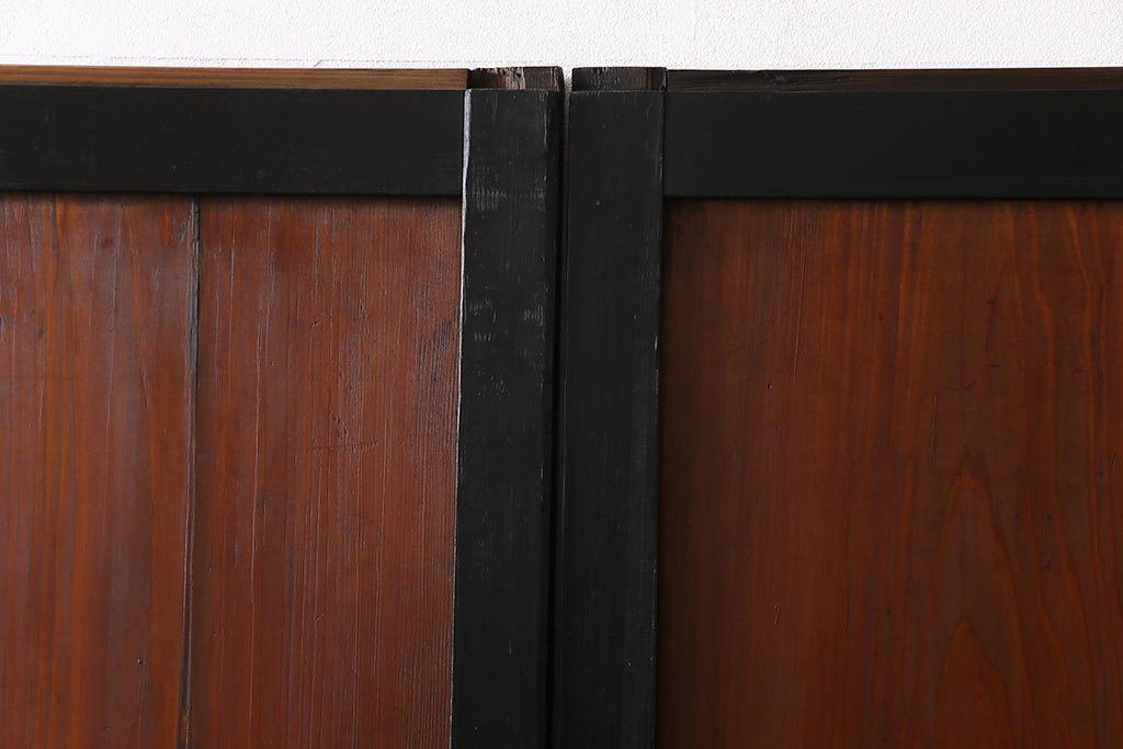 和製アンティーク　ヒノキ材　黒の縁がモダンな帯戸4枚セット(板戸、引戸、建具)