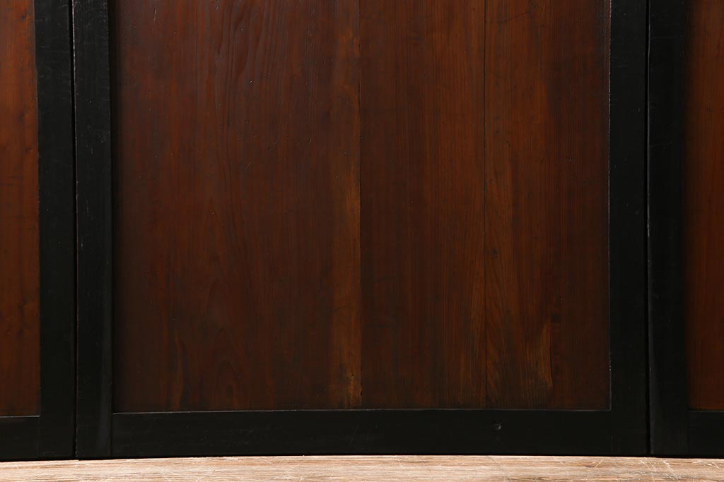 和製アンティーク　ヒノキ材　黒の縁がモダンな帯戸4枚セット(板戸、引戸、建具)
