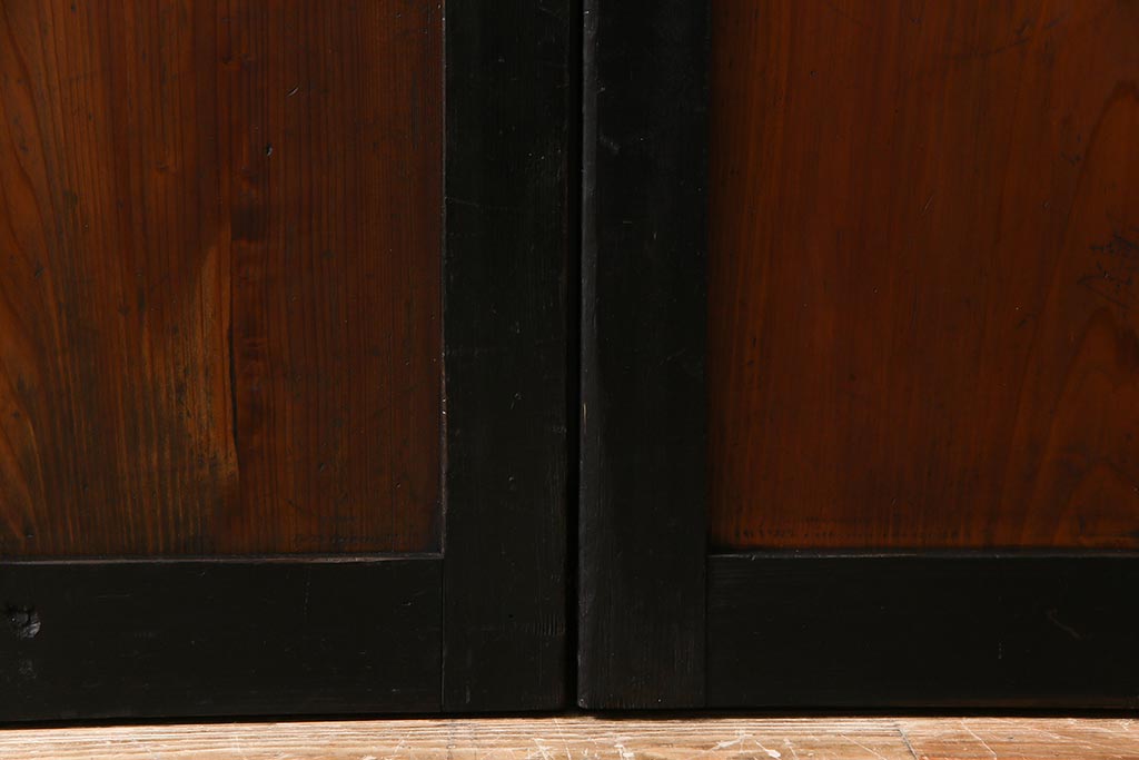 和製アンティーク　ヒノキ材　黒の縁がモダンな帯戸4枚セット(板戸、引戸、建具)