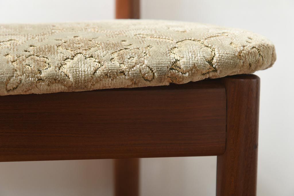 ヴィンテージ家具　北欧ビンテージ　チーク材　優しげでぬくもり溢れる佇まいが魅力のチェア(ダイニングチェア、ワークチェア)(1)