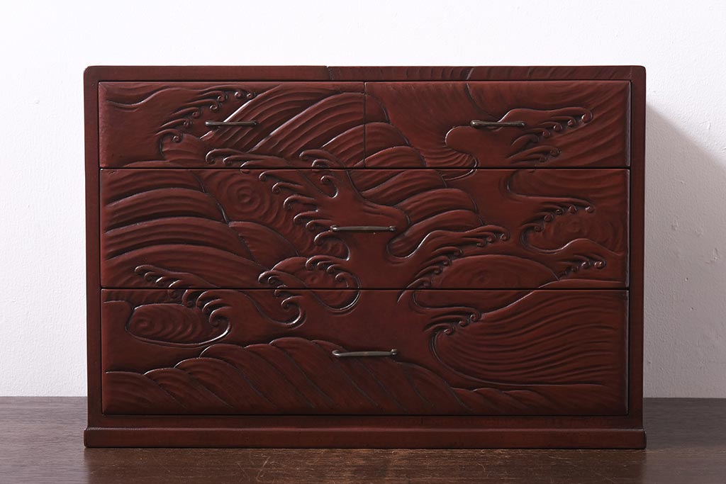 アンティーク家具　和製アンティーク　鎌倉彫・在銘　躍動感のある波の図が彫られた小引き出し(小物収納、卓上収納)