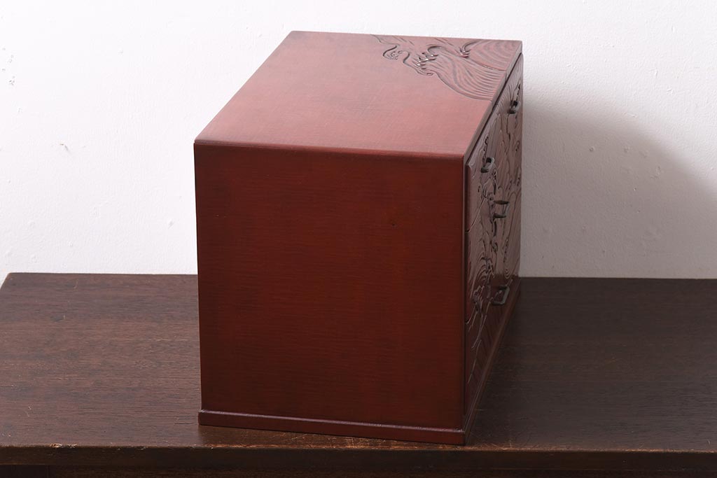 アンティーク家具　和製アンティーク　鎌倉彫・在銘　躍動感のある波の図が彫られた小引き出し(小物収納、卓上収納)