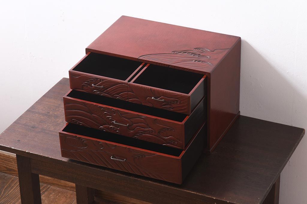 アンティーク家具　和製アンティーク　鎌倉彫・在銘　躍動感のある波の図が彫られた小引き出し(小物収納、卓上収納)