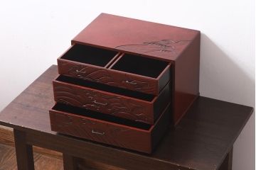 アンティーク家具　和製アンティーク　鎌倉彫・在銘　躍動感のある波の図が彫られた小引き出し(小物収納、卓上収納)