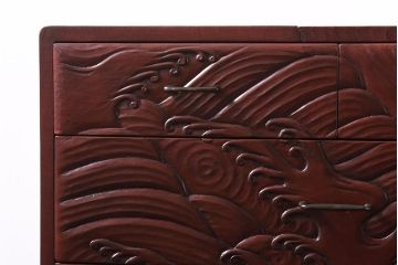 アンティーク家具　和製アンティーク　鎌倉彫・在銘　躍動感のある波の図が彫られた小引き出し(小物収納、卓上収納)