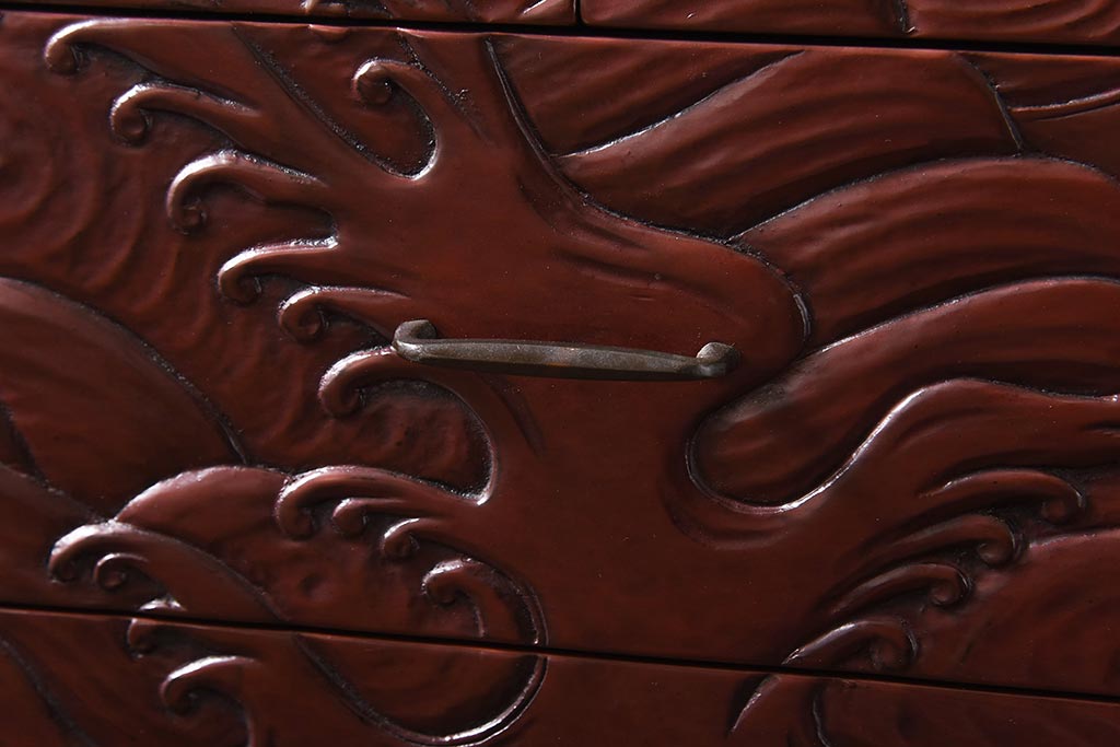 アンティーク家具　和製アンティーク　鎌倉彫・在銘　躍動感のある波の図が彫られた小引き出し(小物収納、卓上収納)