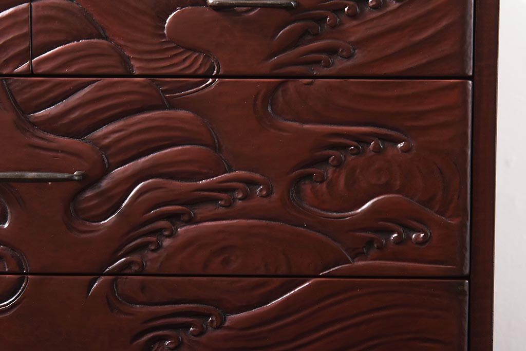 アンティーク家具　和製アンティーク　鎌倉彫・在銘　躍動感のある波の図が彫られた小引き出し(小物収納、卓上収納)