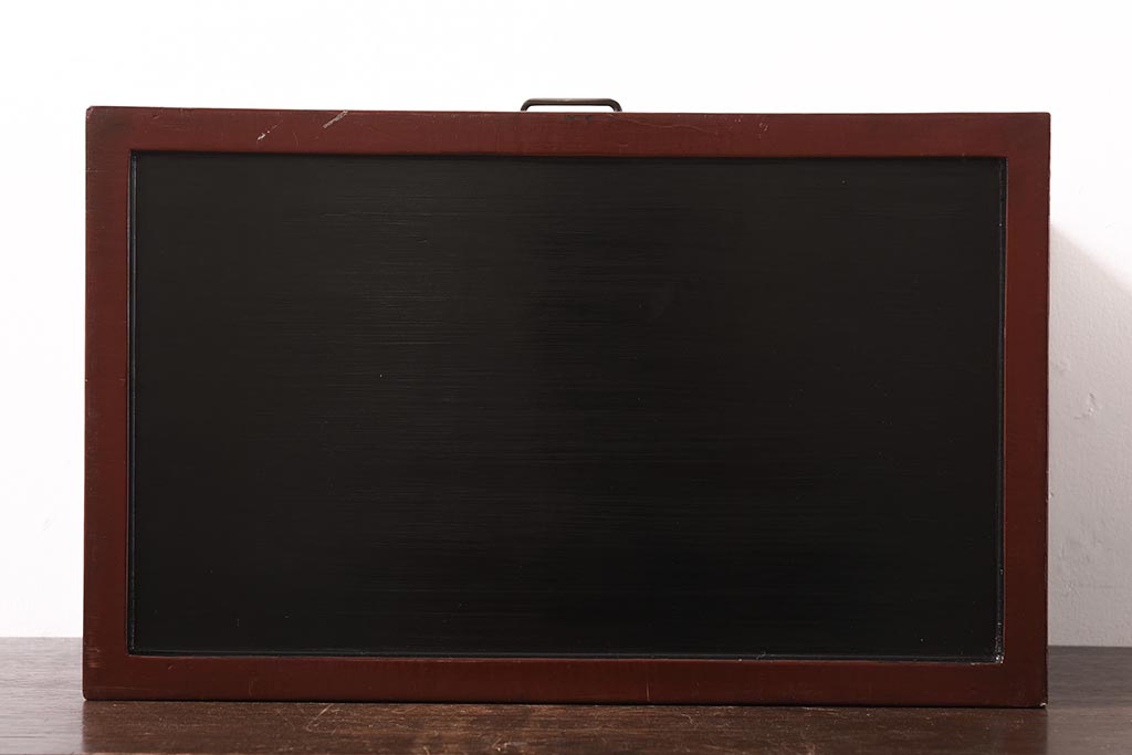 アンティーク家具　和製アンティーク　鎌倉彫・在銘　躍動感のある波の図が彫られた小引き出し(小物収納、卓上収納)