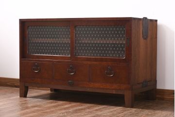 和製アンティーク　ラフジュオリジナルガラス　前面ケヤキ材　和の趣溢れる漆塗りのローボード(収納棚)