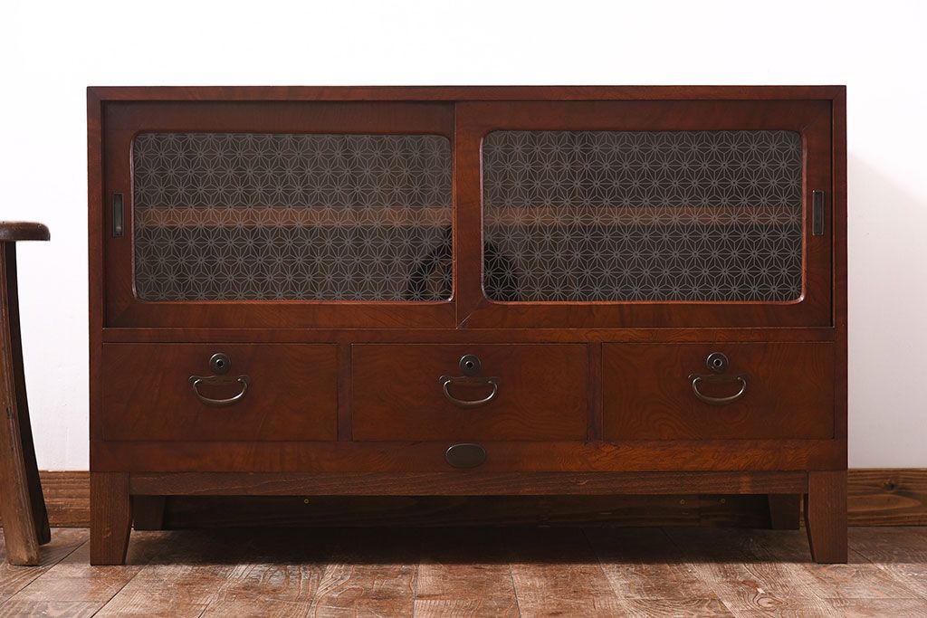 和製アンティーク　ラフジュオリジナルガラス　前面ケヤキ材　和の趣溢れる漆塗りのローボード(収納棚)