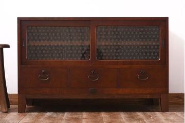 和製アンティーク　ラフジュオリジナルガラス　前面ケヤキ材　和の趣溢れる漆塗りのローボード(収納棚)