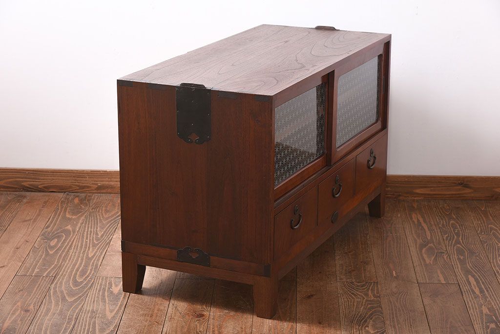 和製アンティーク　ラフジュオリジナルガラス　前面ケヤキ材　和の趣溢れる漆塗りのローボード(収納棚)