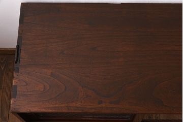 和製アンティーク　ラフジュオリジナルガラス　前面ケヤキ材　和の趣溢れる漆塗りのローボード(収納棚)