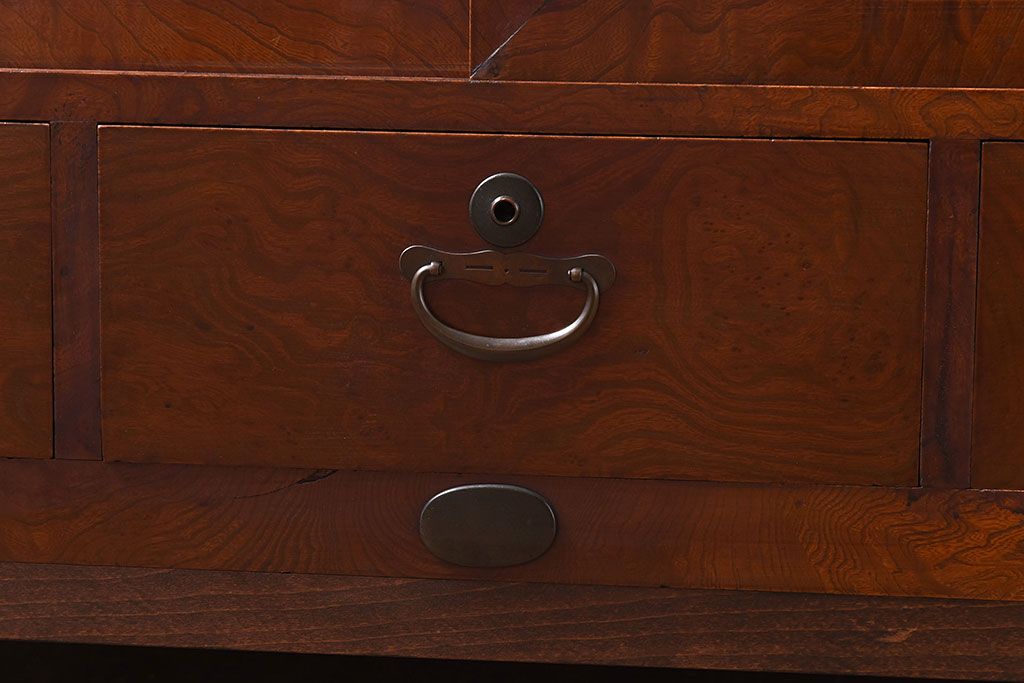 和製アンティーク　ラフジュオリジナルガラス　前面ケヤキ材　和の趣溢れる漆塗りのローボード(収納棚)