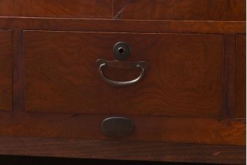 和製アンティーク　ラフジュオリジナルガラス　前面ケヤキ材　和の趣溢れる漆塗りのローボード(収納棚)