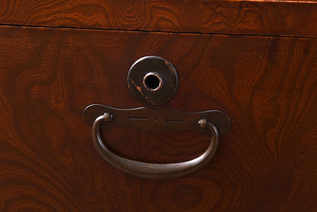 和製アンティーク　ラフジュオリジナルガラス　前面ケヤキ材　和の趣溢れる漆塗りのローボード(収納棚)