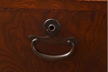 和製アンティーク　ラフジュオリジナルガラス　前面ケヤキ材　和の趣溢れる漆塗りのローボード(収納棚)