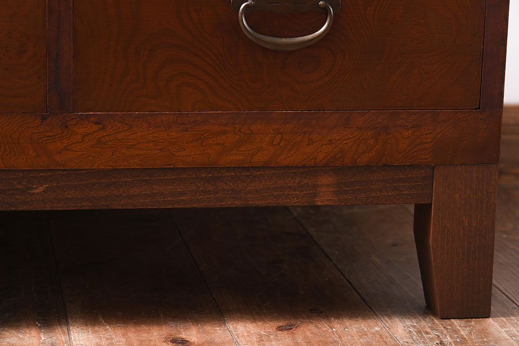 和製アンティーク　ラフジュオリジナルガラス　前面ケヤキ材　和の趣溢れる漆塗りのローボード(収納棚)