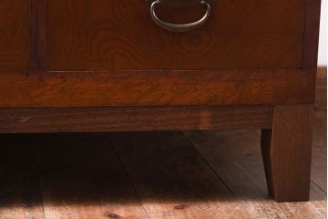 和製アンティーク　ラフジュオリジナルガラス　前面ケヤキ材　和の趣溢れる漆塗りのローボード(収納棚)