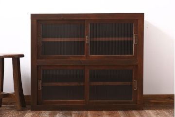 レトロ家具　和製アンティーク　前面ヒノキ材　レトロな和の雰囲気を醸し出す戸棚(収納棚)