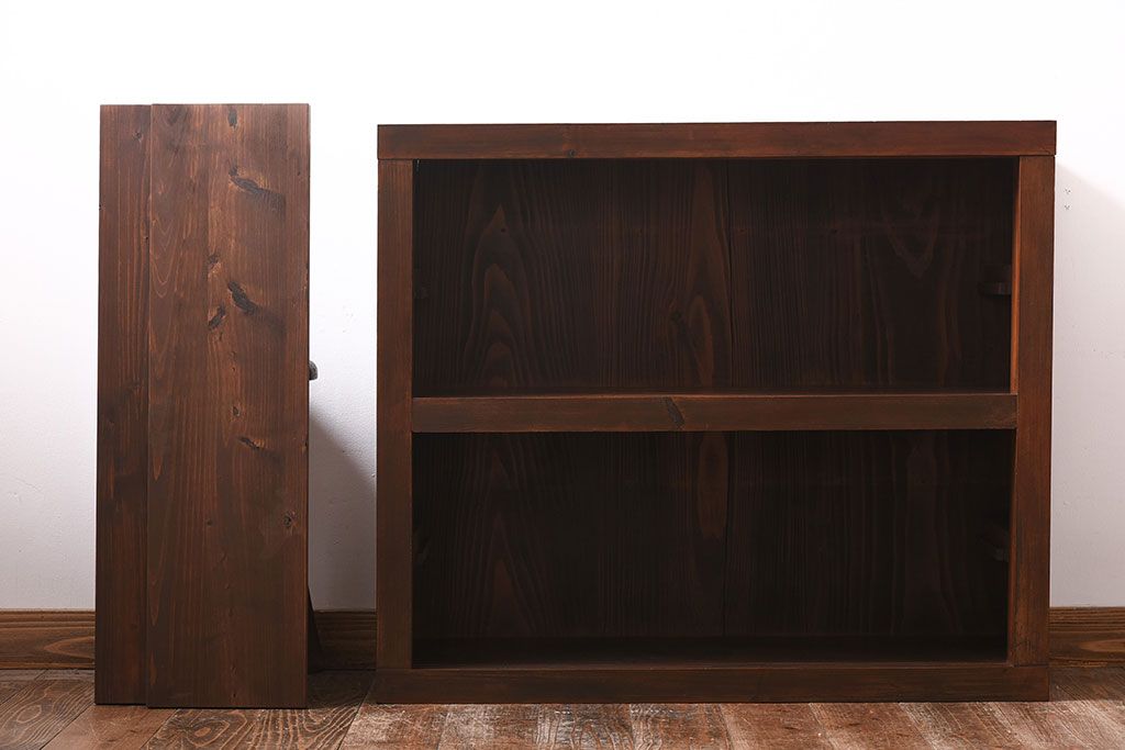 レトロ家具　和製アンティーク　前面ヒノキ材　レトロな和の雰囲気を醸し出す戸棚(収納棚)