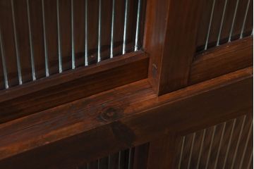 レトロ家具　和製アンティーク　前面ヒノキ材　レトロな和の雰囲気を醸し出す戸棚(収納棚)