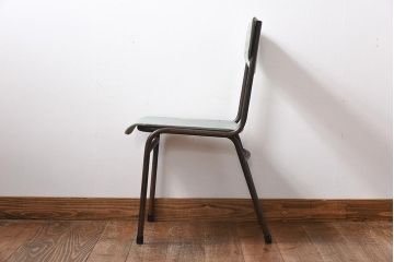 ヴィンテージ家具　ヨーロッパビンテージ　ペイント　シャビーな雰囲気がお洒落なスクールチェア(椅子、鉄脚チェア)