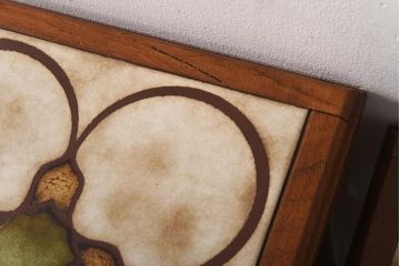 ヴィンテージ家具　北欧ビンテージ　フラワーモチーフのタイルが可愛らしいネストテーブル(サイドテーブル、カフェテーブル)