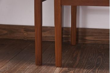 ヴィンテージ家具　北欧ビンテージ　フラワーモチーフのタイルが可愛らしいネストテーブル(サイドテーブル、カフェテーブル)