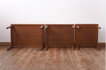 ヴィンテージ家具　北欧ビンテージ　フラワーモチーフのタイルが可愛らしいネストテーブル(サイドテーブル、カフェテーブル)