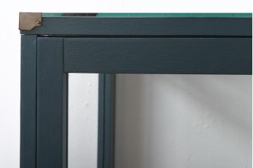 ペイント家具　縦型デザイン　シックなペイントカラーが素敵なガラスケース(ショーケース、飾り棚、陳列棚)