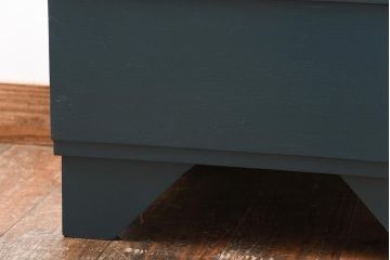 ペイント家具　縦型デザイン　シックなペイントカラーが素敵なガラスケース(ショーケース、飾り棚、陳列棚)