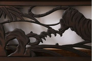 昭和中期　虎に竹　躍動感あふれる透かし彫りが目を引く欄間(ディスプレイ雑貨、明り取り)