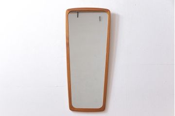 アンティーク雑貨　北欧ビンテージ　チーク材　温かな雰囲気の変形型ウォールミラー(壁掛け鏡)(1)