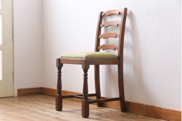 アンティーク家具　イギリスアンティーク　オーク材　背もたれのデザインが特徴的なチェア(ダイニングチェア、ワークチェア、椅子)