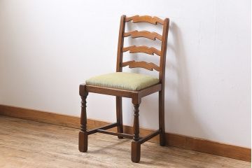 アンティーク家具　イギリスアンティーク　オーク材　背もたれのデザインが特徴的なチェア(ダイニングチェア、ワークチェア、椅子)