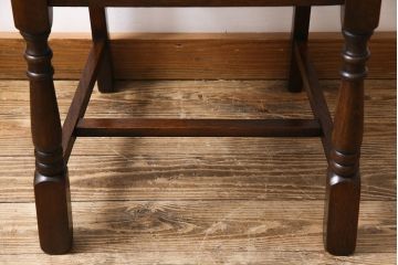 アンティーク家具　イギリスアンティーク　オーク材　背もたれのデザインが特徴的なチェア(ダイニングチェア、ワークチェア、椅子)(1)