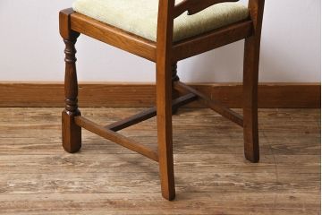 アンティーク家具　イギリスアンティーク　オーク材　背もたれのデザインが特徴的なチェア(ダイニングチェア、ワークチェア、椅子)(2)