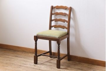 アンティーク家具　イギリスアンティーク　オーク材　背もたれのデザインが特徴的なチェア(ダイニングチェア、ワークチェア、椅子)(2)