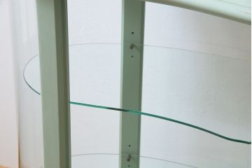 フランスヴィンテージ　淡いペイントカラーのガラスケース(キャビネット、飾り棚、ビンテージ)(定価約20万円)