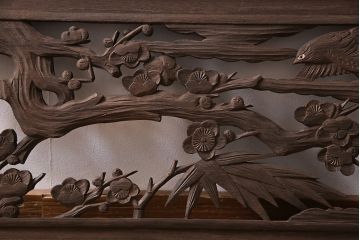 和製アンティーク　桐材　花鳥図　奥行のある構図が見事な透かし彫りの欄間(明かり取り、装飾品)