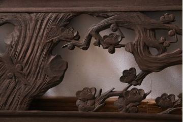 和製アンティーク　桐材　花鳥図　奥行のある構図が見事な透かし彫りの欄間(明かり取り、装飾品)