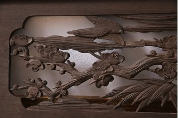 和製アンティーク　桐材　花鳥図　奥行のある構図が見事な透かし彫りの欄間(明かり取り、装飾品)