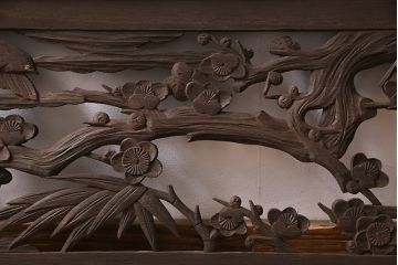 和製アンティーク　桐材　花鳥図　奥行のある構図が見事な透かし彫りの欄間(明かり取り、装飾品)