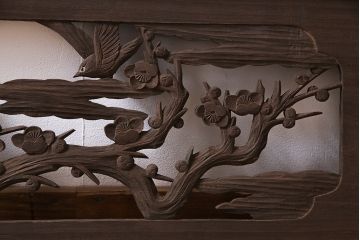 和製アンティーク　桐材　花鳥図　奥行のある構図が見事な透かし彫りの欄間(明かり取り、装飾品)(1)