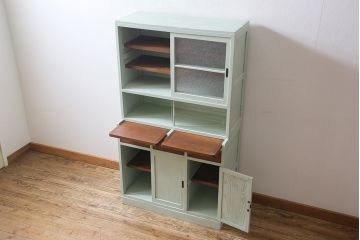 レトロ家具　昭和レトロ　引き出せる作業台付き　懐かしさ漂うペイントの食器棚(カップボード、収納棚)