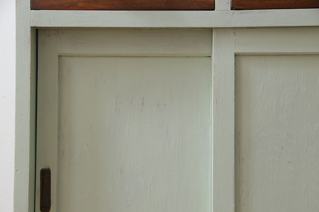 レトロ家具　昭和レトロ　引き出せる作業台付き　懐かしさ漂うペイントの食器棚(カップボード、収納棚)