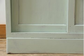 レトロ家具　昭和レトロ　引き出せる作業台付き　懐かしさ漂うペイントの食器棚(カップボード、収納棚)